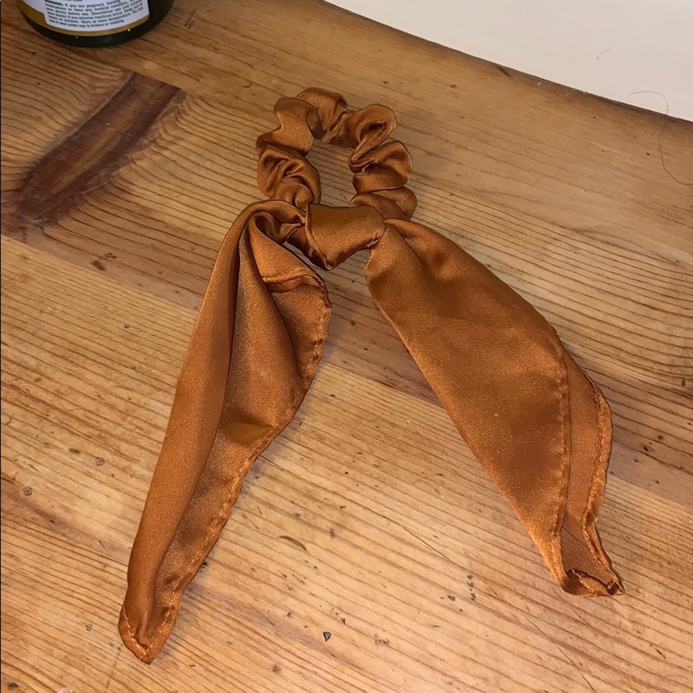 Scrunchie hair tie